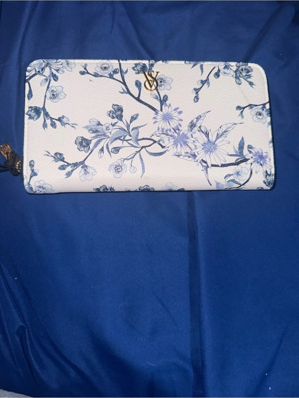 Victoria's Secret White Wallet with Blue Floral Print - Picture 2 of 2